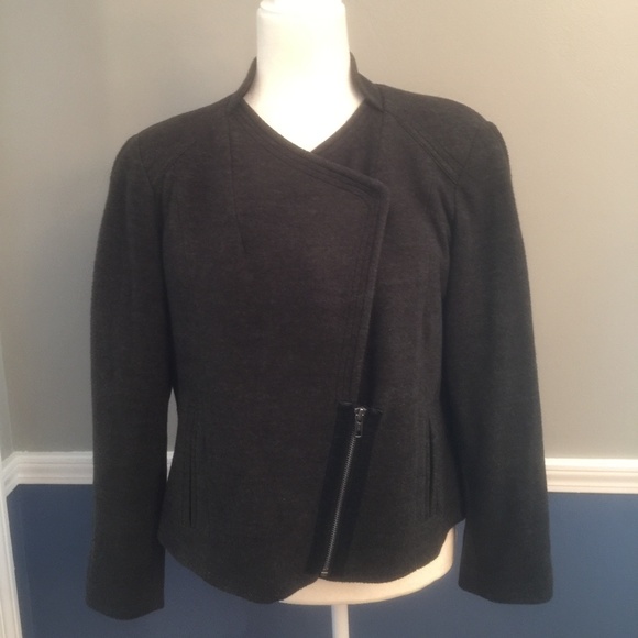 🌼 Asymmetrical zippered blazer 🌼 - Picture 1 of 6